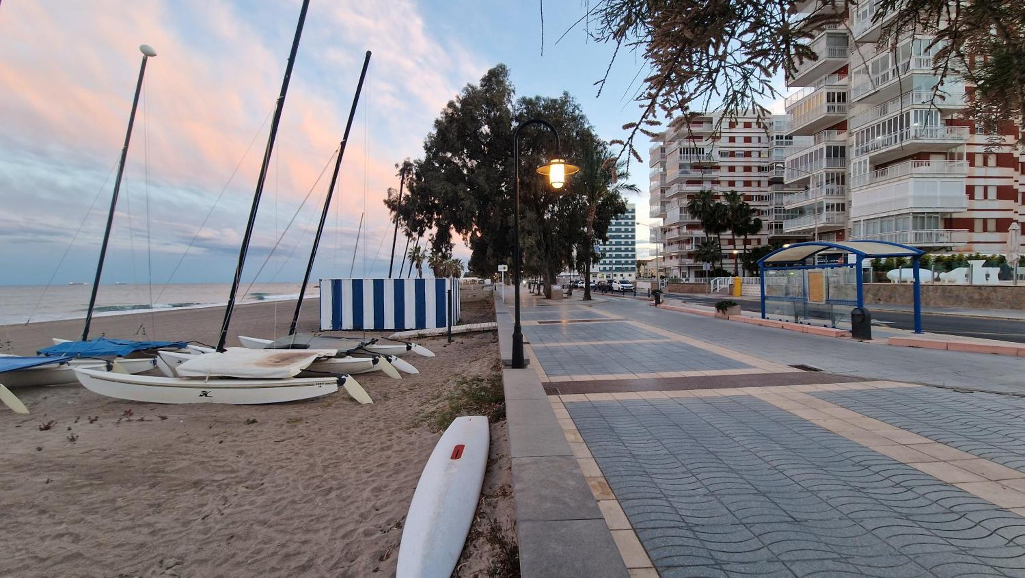 Incredible Seafront With Sunrise And Sunset Views Apartment Benicassim Exterior photo